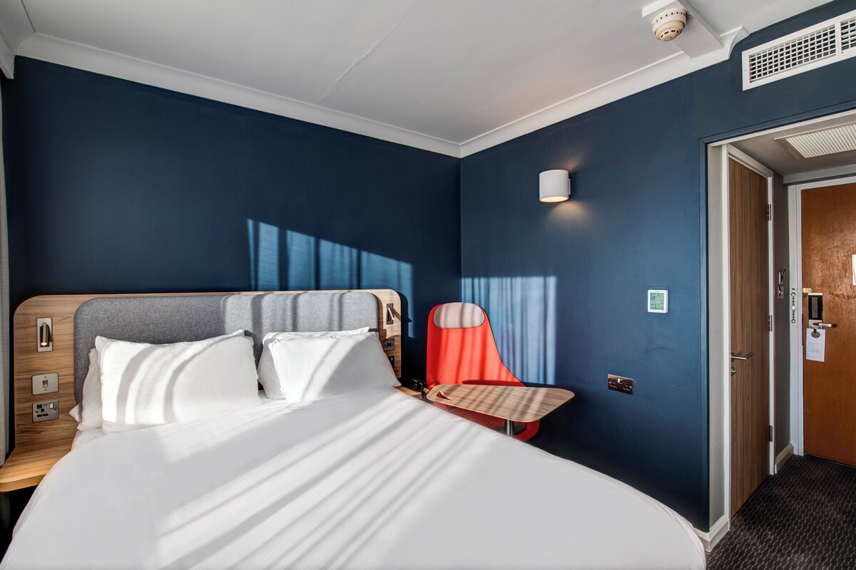 Standardzimmer, 1 Doppelbett (with Free Hot Breakfast) | Schreibtisch, Verdunkelungsvorhänge, Bügeleisen/Bügelbrett