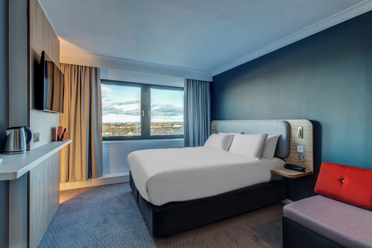 Standardzimmer, 1 Doppelbett und Schlafsofa (with Free Hot Breakfast) | Schreibtisch, Verdunkelungsvorhänge, Bügeleisen/Bügelbrett