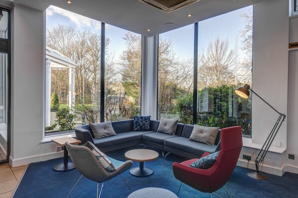 Lobby - Holiday Inn Express Edinburgh City West by IHG (Edinburgh)