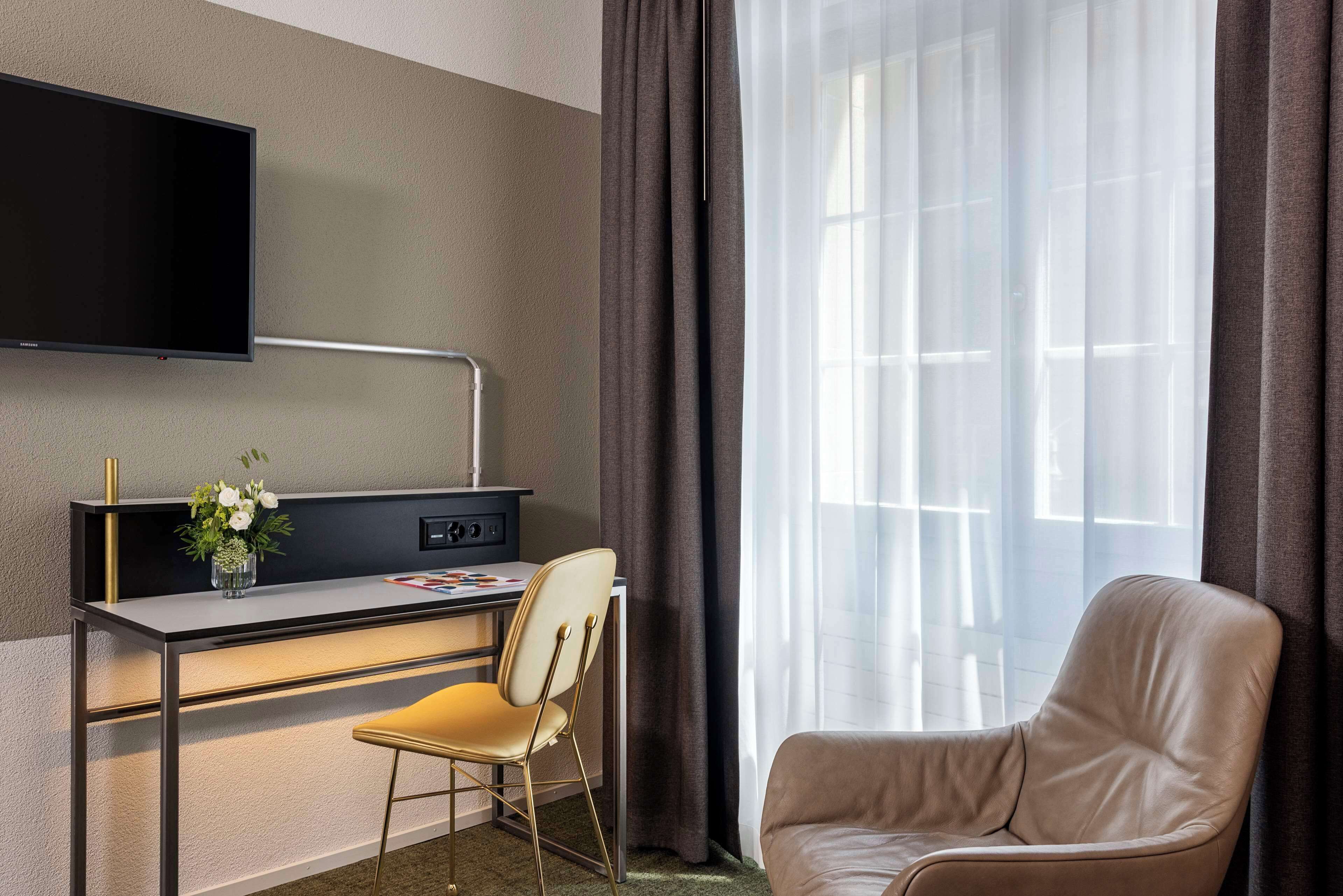 1 bedroom, premium bedding, minibar, in-room safe