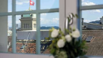 1 bedroom, premium bedding, minibar, in-room safe