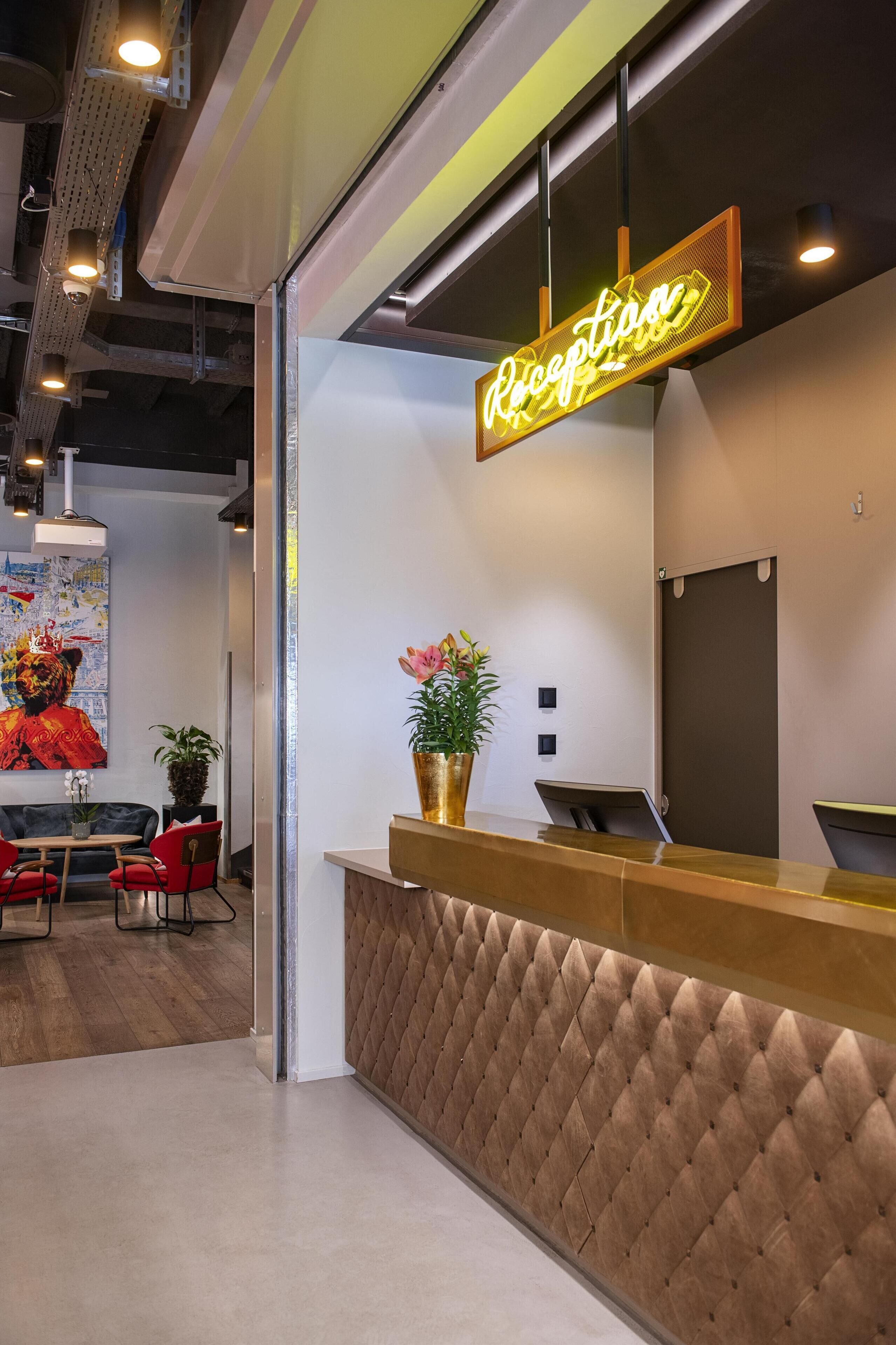 ฝ่ายต้อนรับ