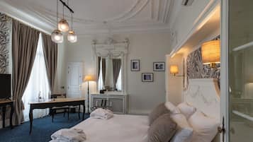 Chambre Deluxe | Literie de qualité supérieure, coffres-forts dans les chambres, bureau