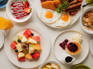 Tägliches Frühstücksbuffet gegen Gebühr
