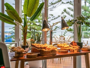 Se sirven desayunos, comidas y cenas