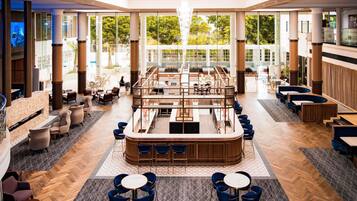 4 bars/lounges, sports bar
