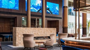 4 bar/lounge, bar olahraga