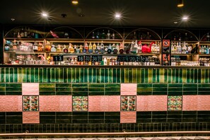 4 bars/lounges, sports bar - Novotel Wollongong Northbeach (North Wollongong)