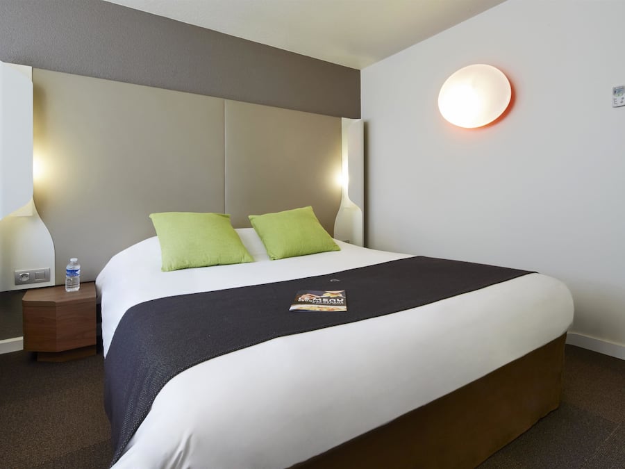 Standard Room, 1 Double Bed | Premium bedding, desk, laptop workspace, blackout drapes