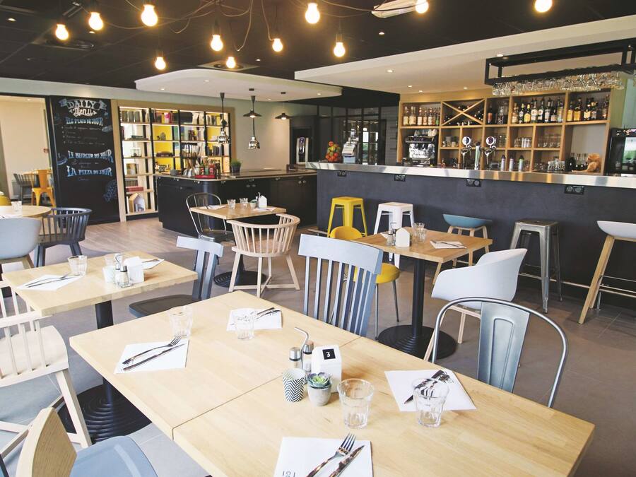 Café da manhã com buffet diário (EUR 14.90 por pessoa)