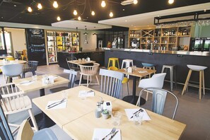 Dagelijks ontbijtbuffet (EUR 13.90 per persoon)