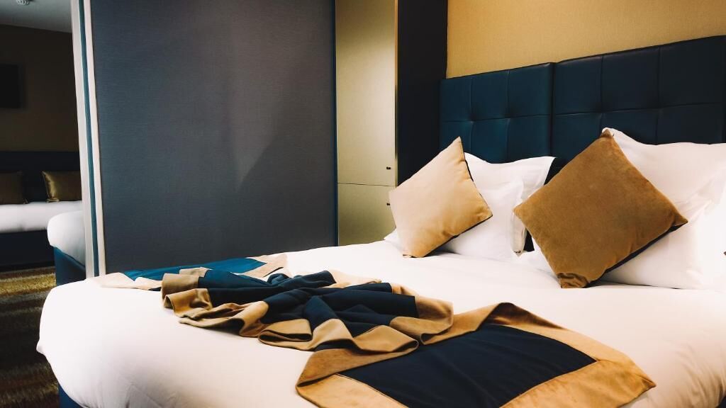 Premium bedding, minibar, in-room safe, desk