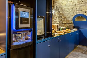 Petit déjeuner à emporter (12 EUR par personne)