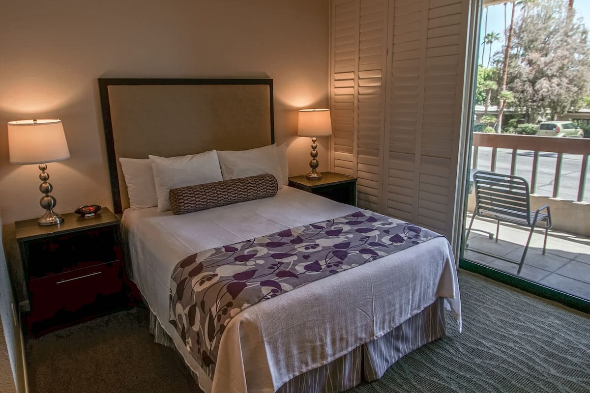 Classic Studio | Blackout drapes, iron/ironing board, bed sheets