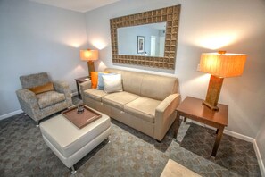 Classic Room, 1 Bedroom | Living area