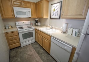 Comfort Room, 1 Bedroom | Private kitchen | Fridge, microwave, coffee/tea maker