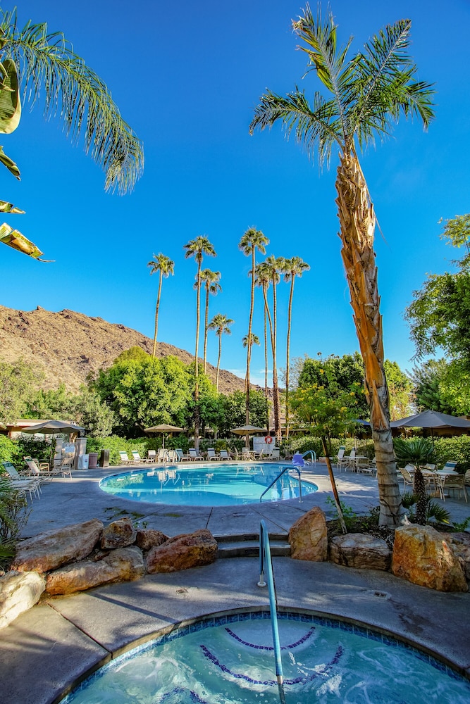 Palm Springs Tennis Club by null