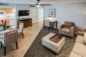 Classic Room, 1 Bedroom | Living area