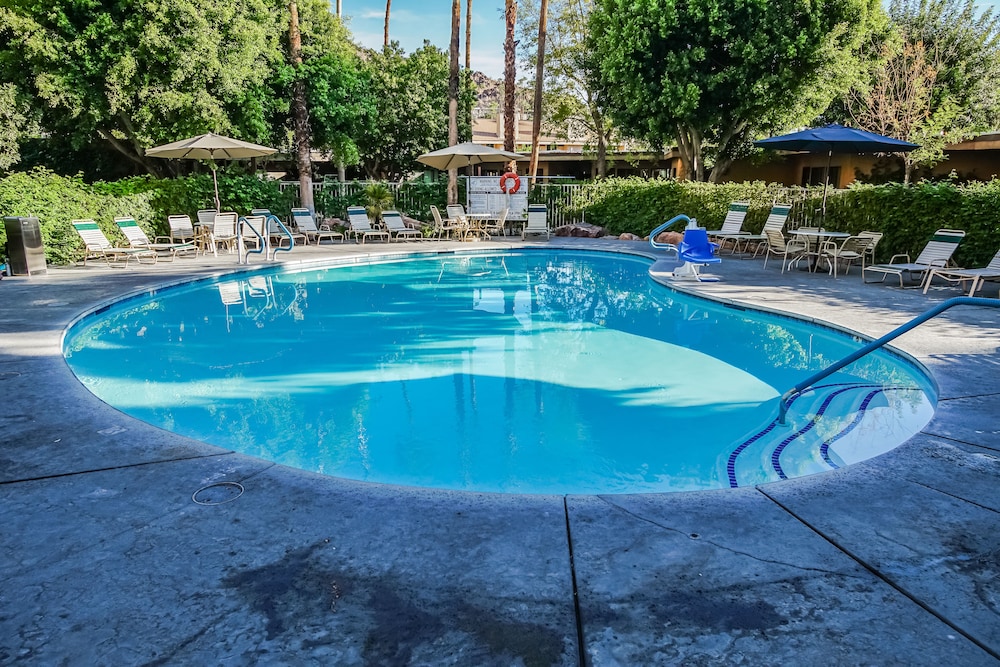 Palm Springs Tennis Club by null