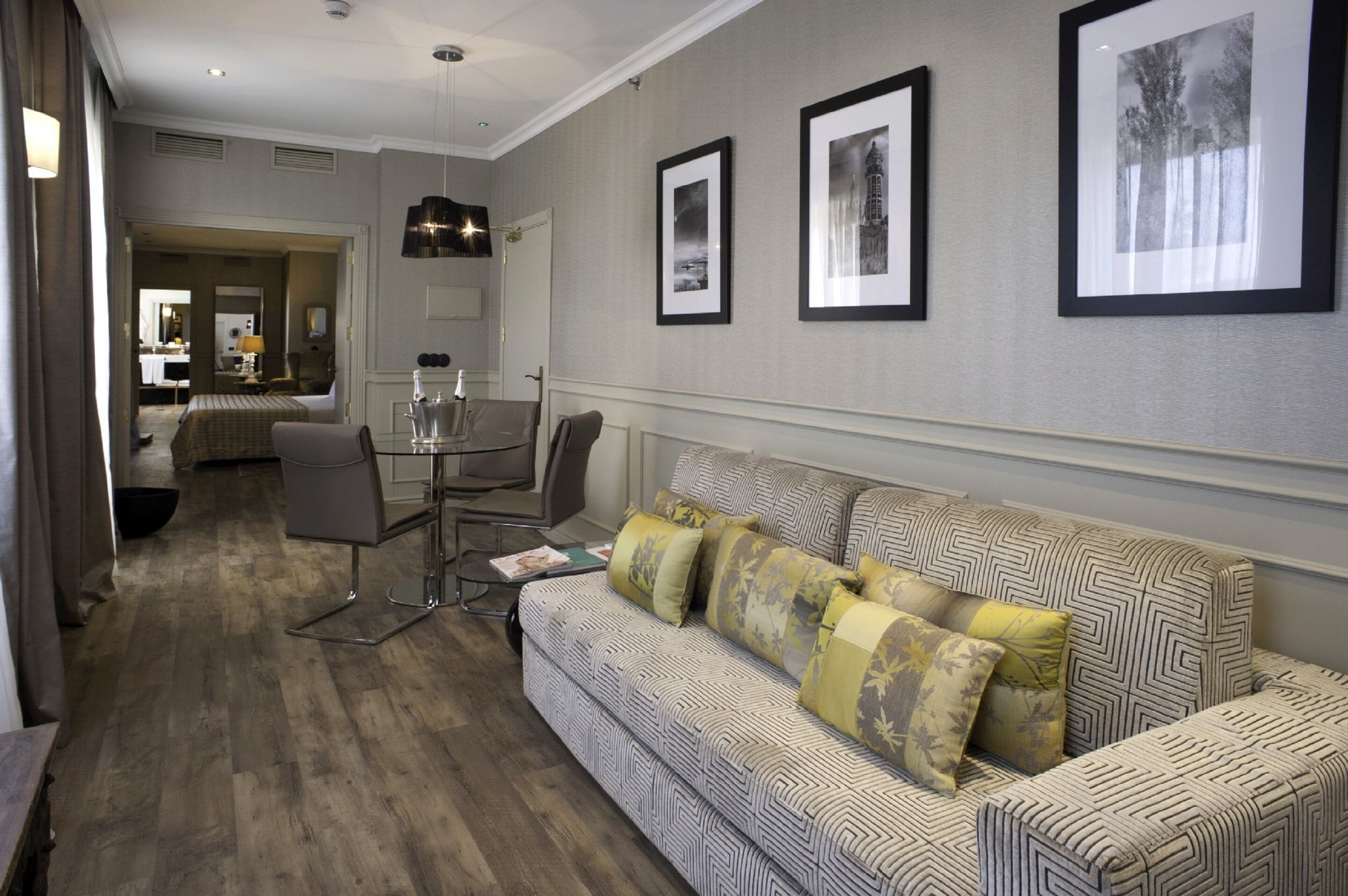 Superior suite | Luxe beddengoed, een minibar, een kluis op de kamer