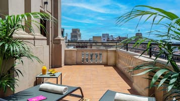 Superior kamer, terras (Avenida) | 1 slaapkamer, een minibar, een kluis op de kamer