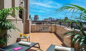 Superior-Zimmer, Terrasse (Avenida) | 1 Schlafzimmer, Minibar, Zimmersafe, Verdunkelungsvorhänge