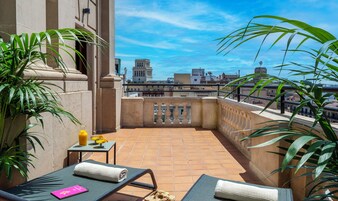 Superior Room, Terrace (Avenida) | Premium bedding, minibar, in-room safe, blackout drapes
