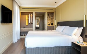 Superior Room, Terrace (Avenida) | Premium bedding, minibar, in-room safe, blackout drapes
