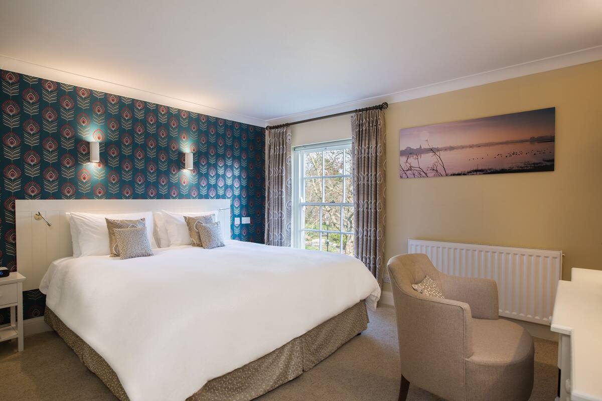 Premium Double or Twin Room | In-room safe, iron/ironing board, rollaway beds, free WiFi