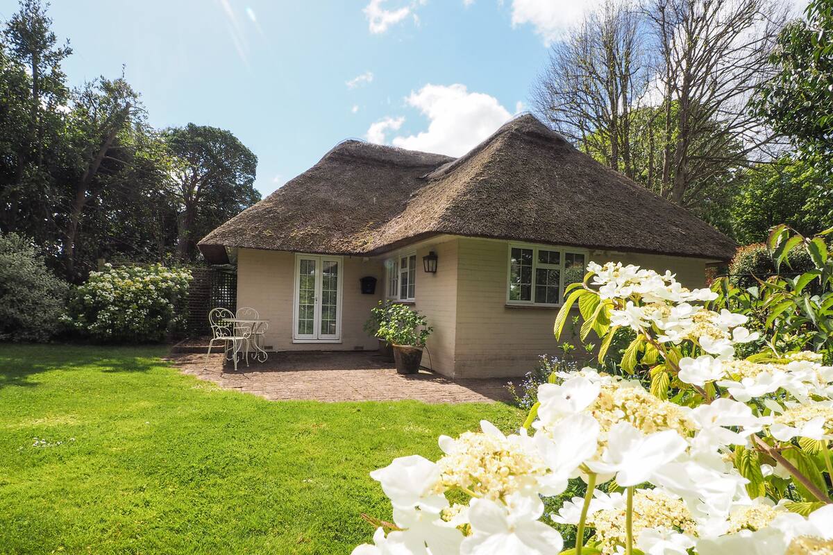 Superior Cottage, 1 Queen Bed, Garden Area | Terrace/patio