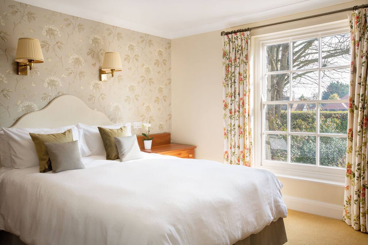 Premium Double Room | In-room safe, iron/ironing board, rollaway beds, free WiFi