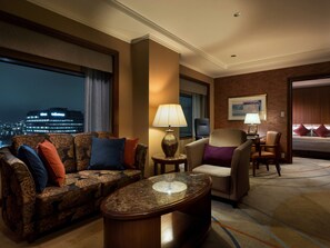 Governor Suite, Non Smoking (24F)
