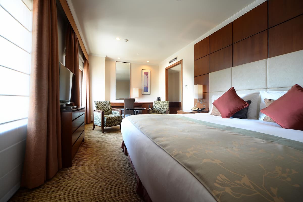 Executive Room, 1 Katil Raja (King) (24 F) | 1 bilik tidur, gebar bulu kapas, peti besi dalam bilik, meja