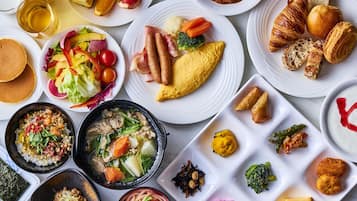 每日供应自助式早餐(每人 JPY 3500)