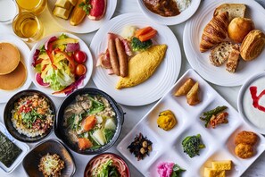 朝食 (ビュッフェ)、毎日提供 (1 名様 3500 JPY)