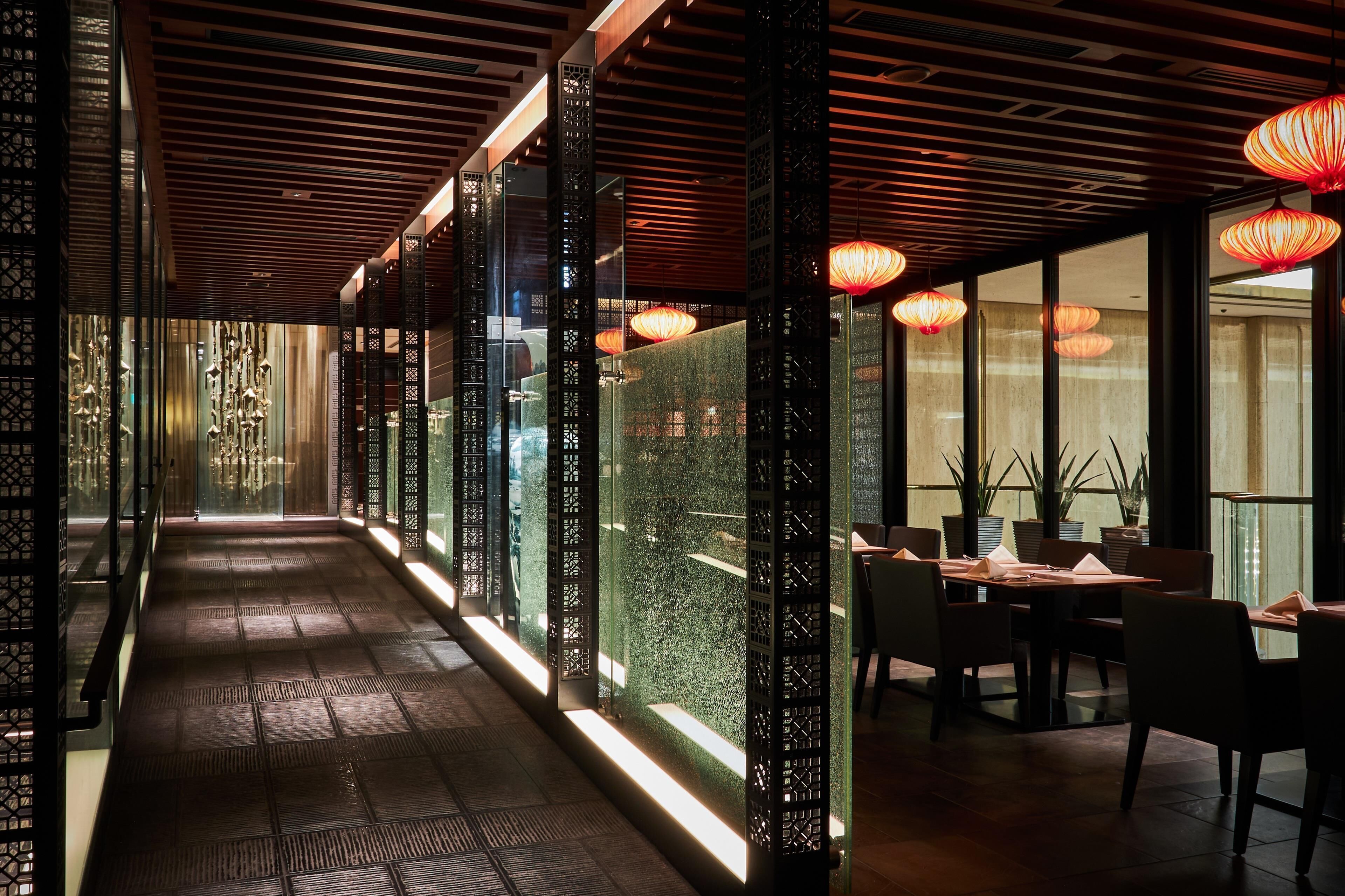 6 restaurants, breakfast, lunch, dinner served; italian cuisine