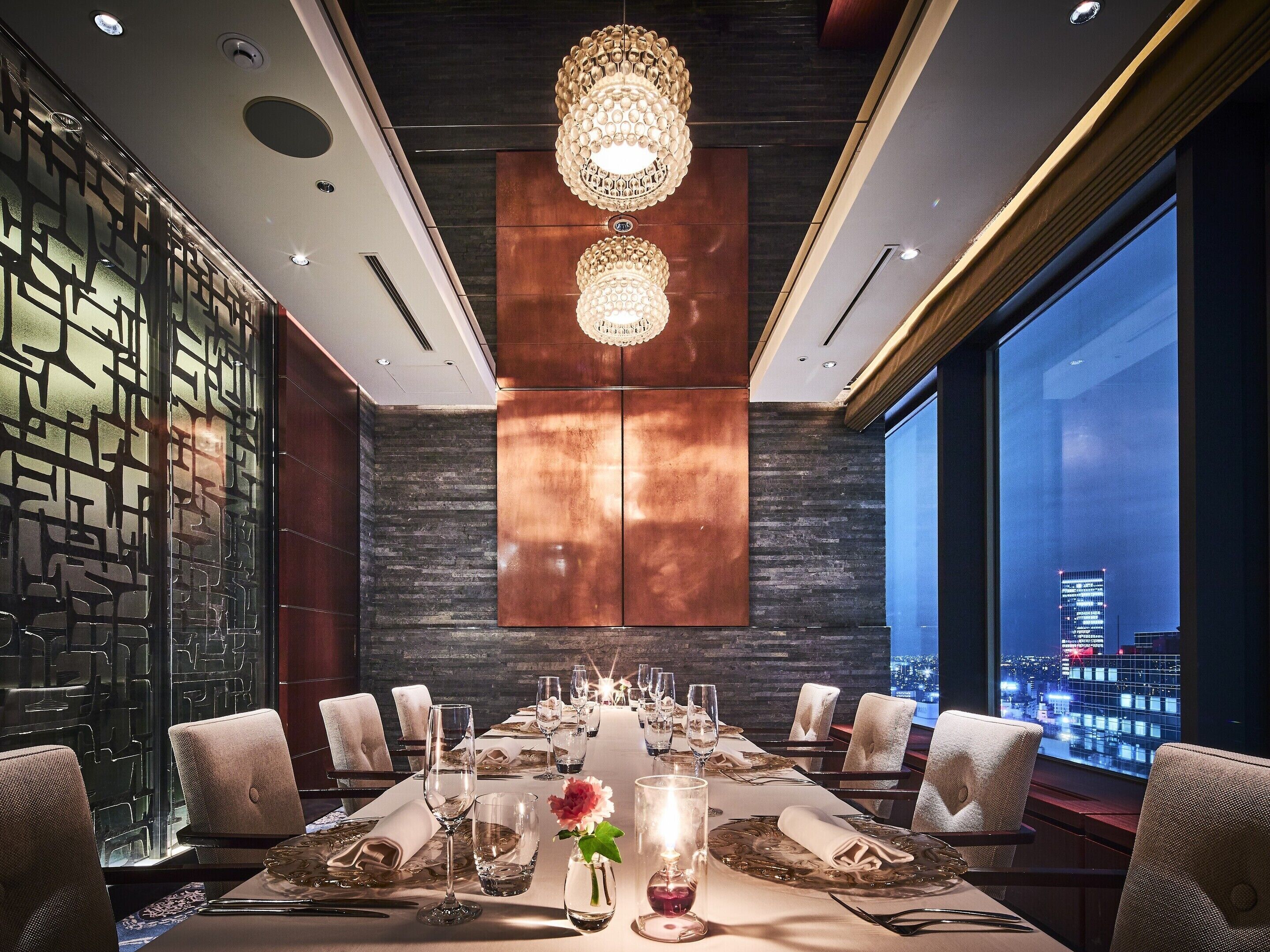 6 restaurants, breakfast, lunch, dinner served; italian cuisine