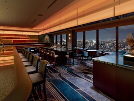 6 间餐厅，供应早餐、午餐和晚餐，意大利菜