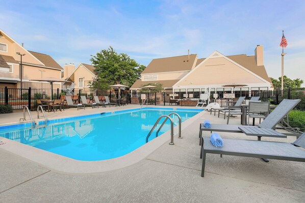 Seasonal outdoor pool, sun loungers