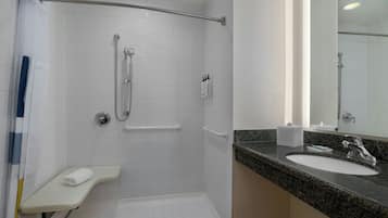 Combined shower/tub, free toiletries, hair dryer, towels
