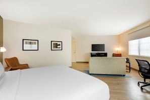 Pillowtop beds, in-room safe, iron/ironing board, free WiFi
