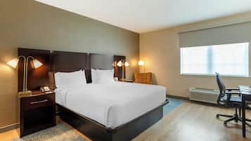 Standard Room, 1 King Bed, Non Smoking | Pillowtop beds, in-room safe, iron/ironing board, free WiFi