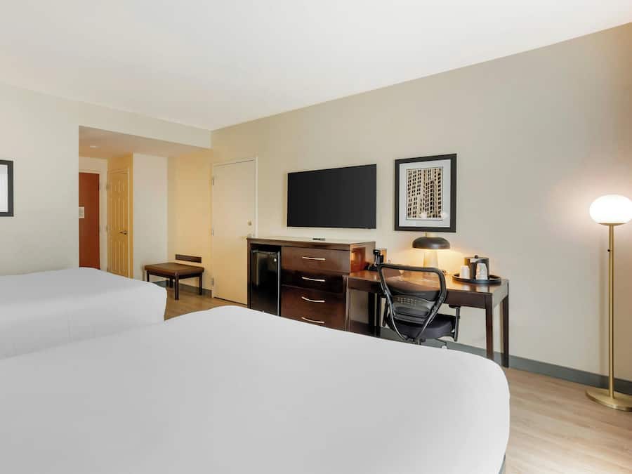 Pillowtop beds, in-room safe, iron/ironing board, free WiFi