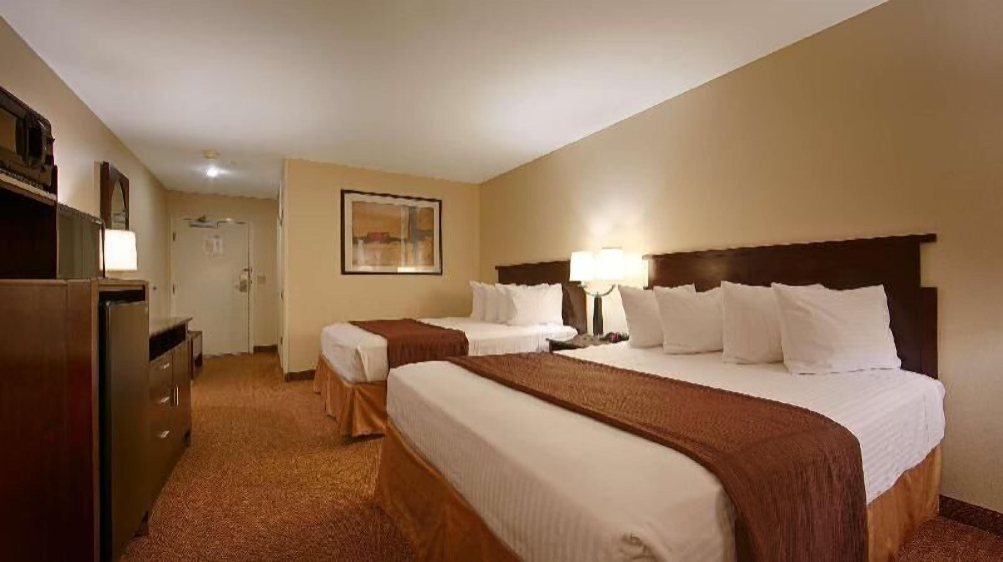 In-room safe, desk, iron/ironing board, free WiFi