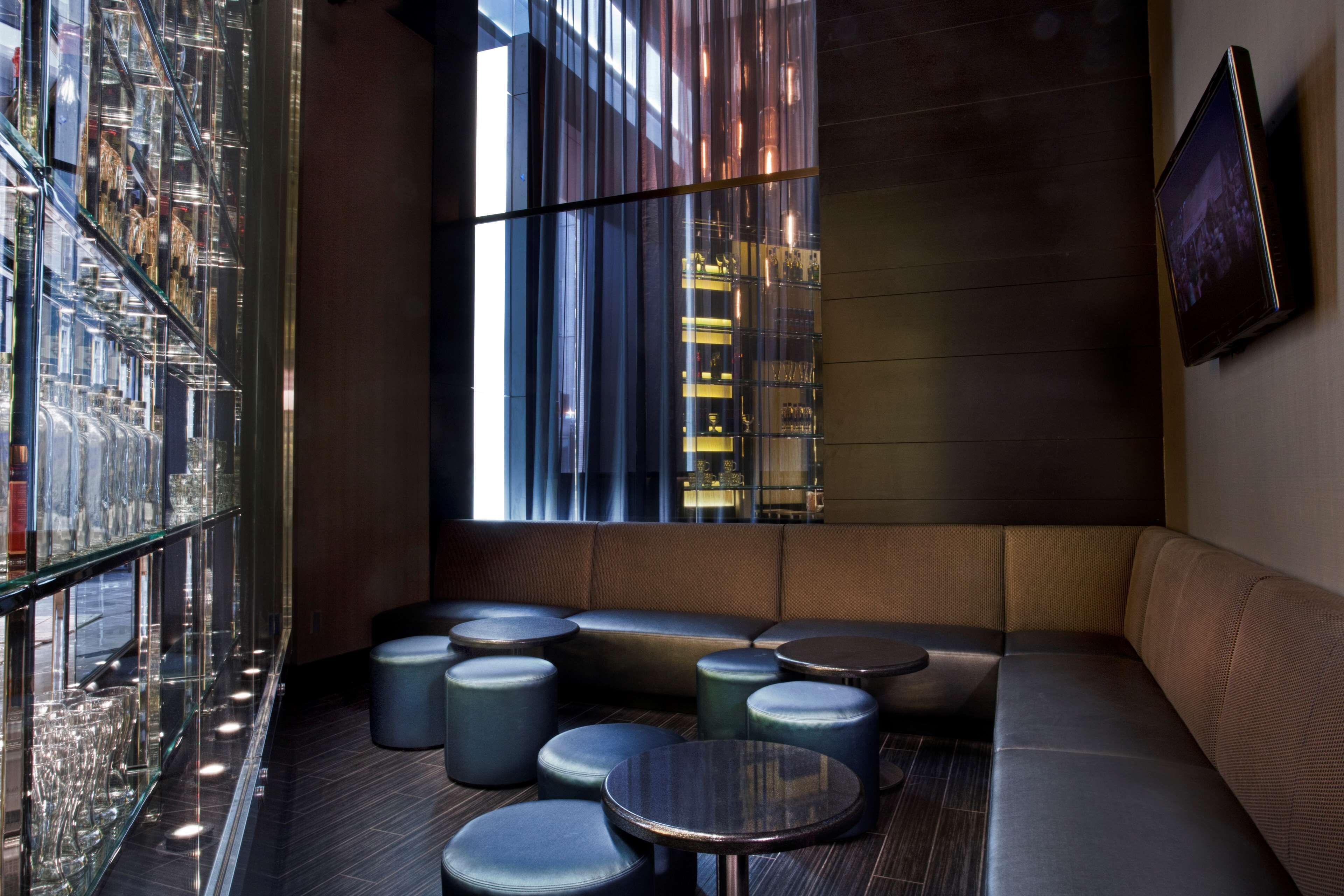 3 restaurants, breakfast, lunch, dinner served; local cuisine