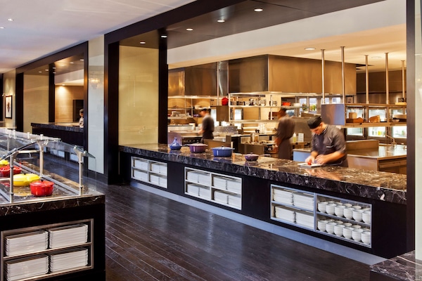 Desayuno buffet diario (USD 25.95 por persona)