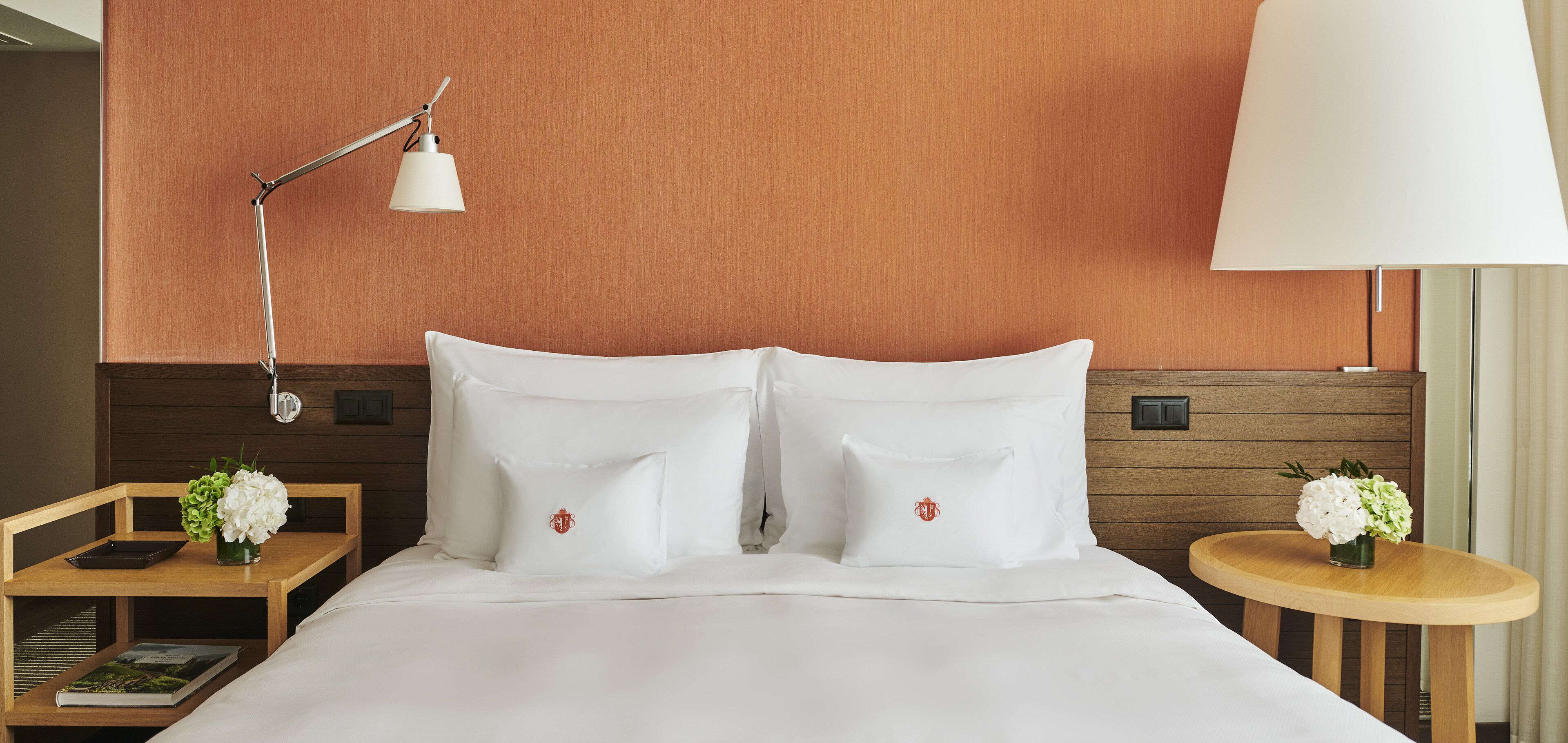 Ropa de cama de alta calidad y minibar 