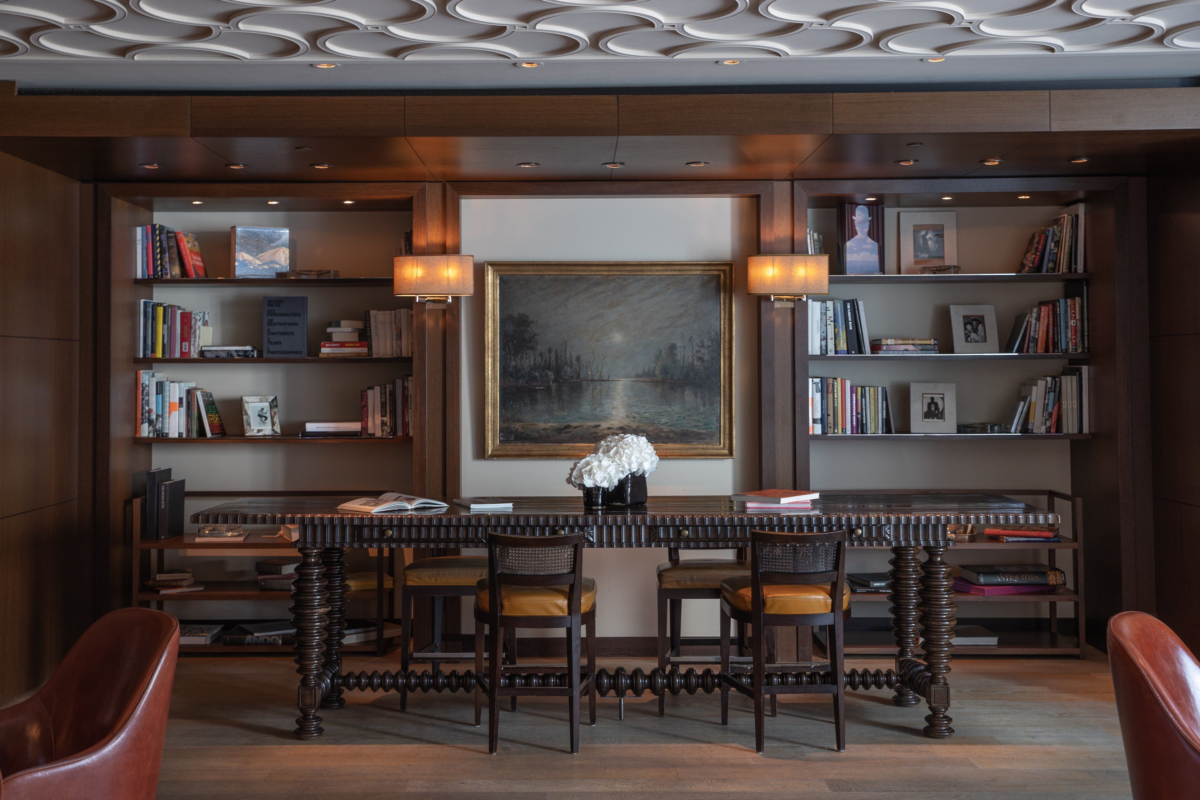 2 bars/lounges, cocktail bar