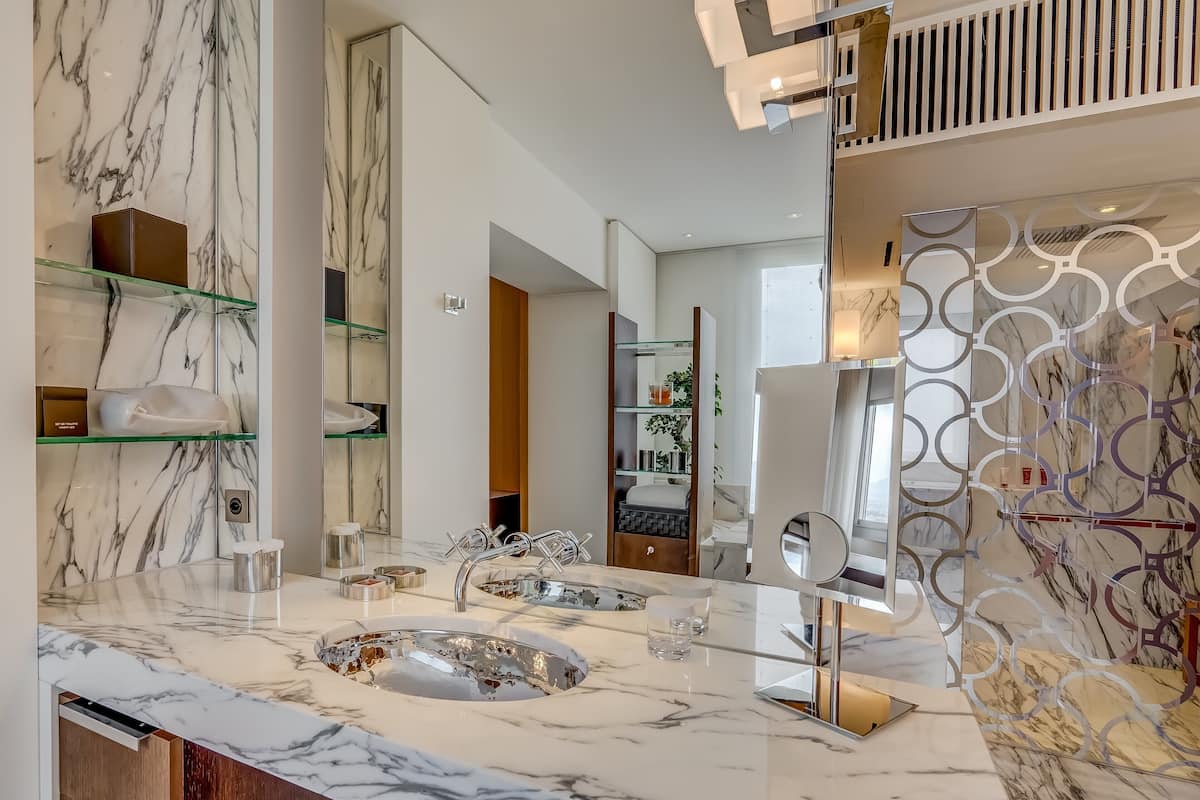 Presidential Suite, Lake View | Bathroom | Bathtub, free toiletries, hair dryer, bathrobes