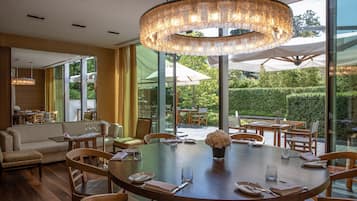 2 restaurantes, café da manhã, culinária francesa